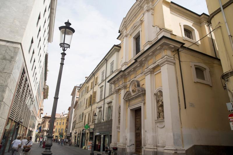 In Santa Lucia la benedizione della gola