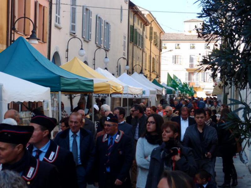 Castagne, musica e tante bancarelle: l'agenda 
