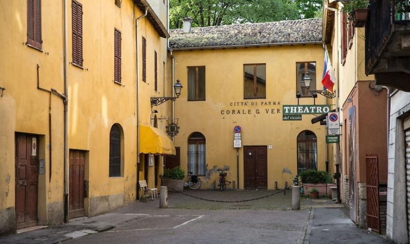 'Al si&ograve;r l'&egrave; sarv&igrave;': domani sera dialetto in scena