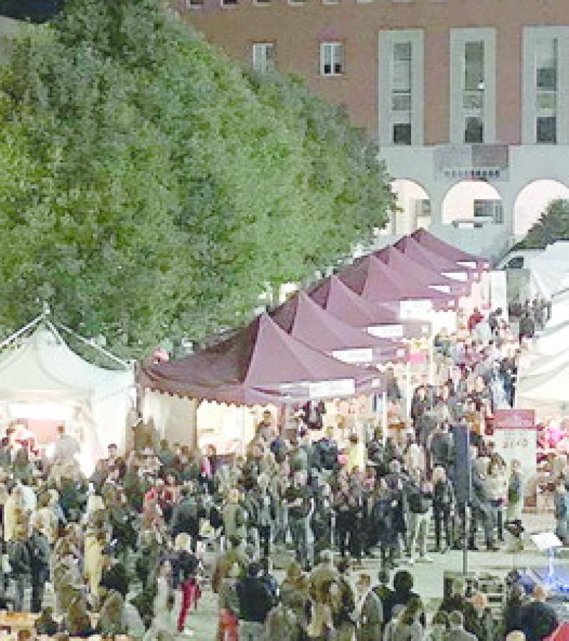 Anche oggi si mangia, si canta, si balla. E non solo   