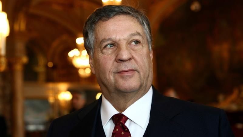 C'&egrave; Pozzetto nell''intervista con l&rsquo;ombr&egrave;la'