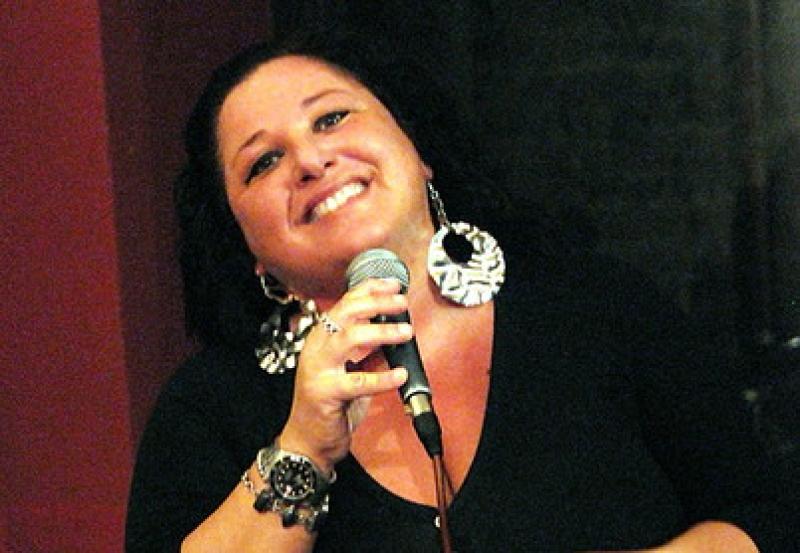 Michela Tedeschi canta nel chiosco del Parco ducale