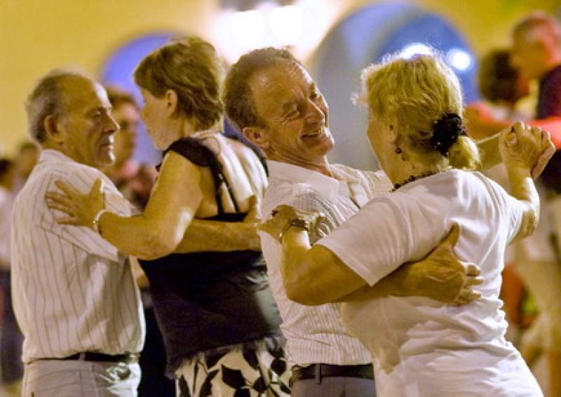 Balli di gruppo, riprendono i corsi