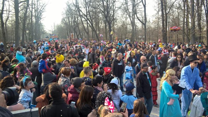 Torna la sfilata dei gruppi mascherati  e dei carri allegorici  