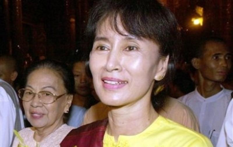Brindisi e mostra per Aung San Suu Kyi