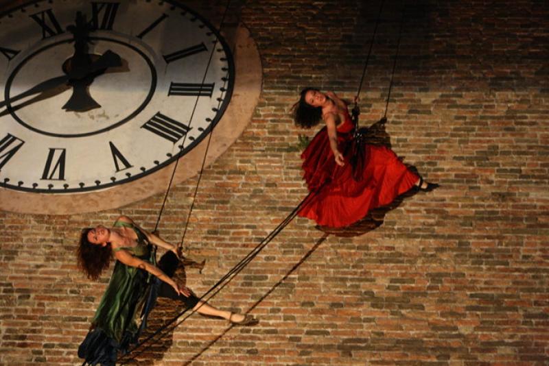 Questa sera  &laquo;Full Wall #Verdinaria&raquo; e &laquo;Macbeth Immersive Experience&raquo;  in piazza Duomo