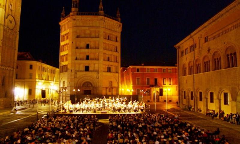 Concerto di Arbore in piazza Duomo 