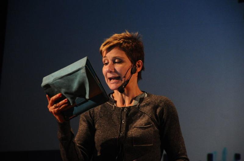 "Satira legata ai temi sociali"