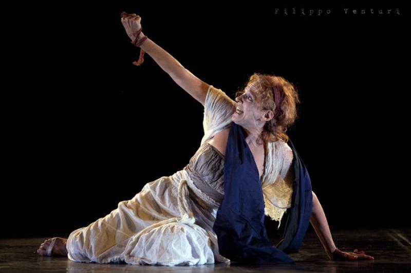 Elisabetta Pozzi entra nel mito. Facendosi in tre 