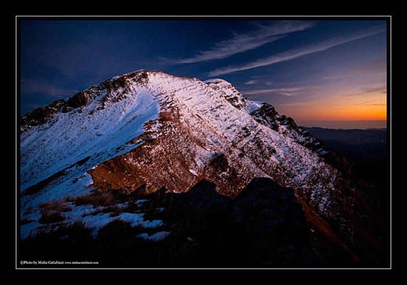 In mostra la montagna in bianco