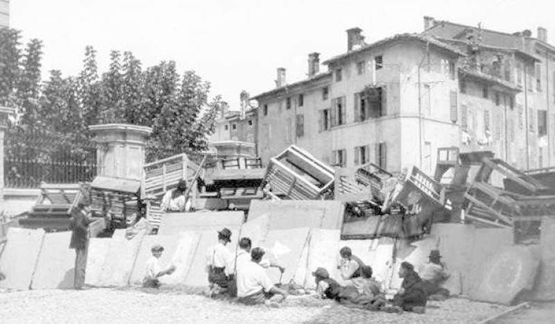 Con i mobili per strada