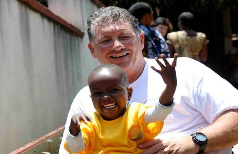 Proiezione di De Angelis in Tanzania