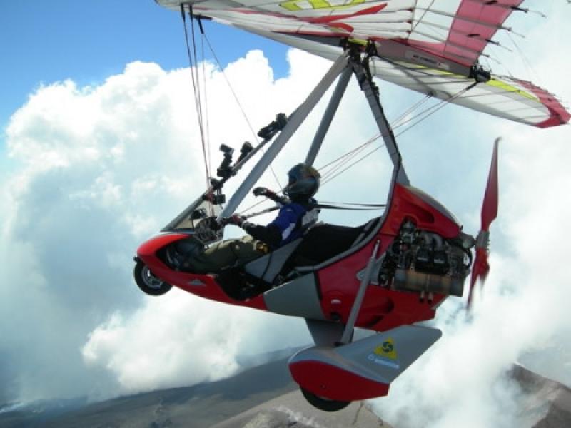 In volo provando il parapendio