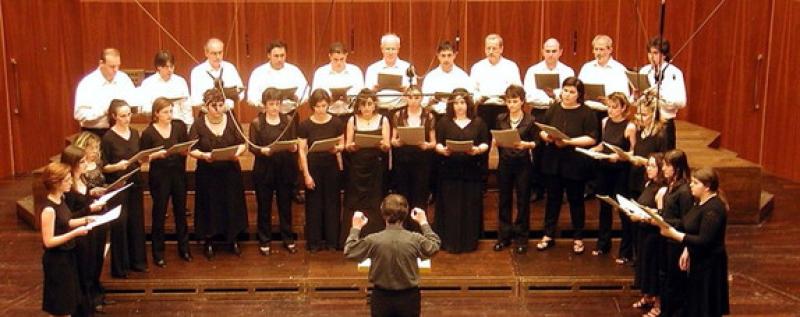 Si esibisce il Coro Paer 