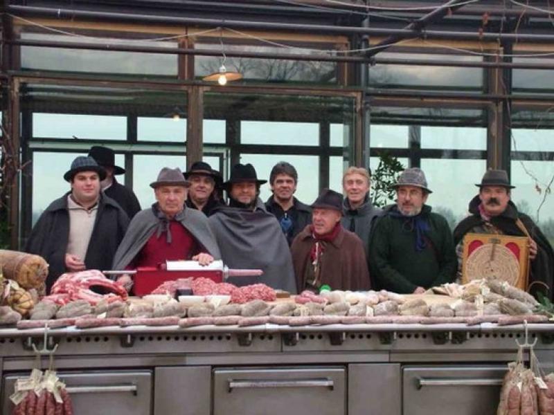 Torna la grande festa del pip&egrave;n: trionfa il piedino di maiale lessato