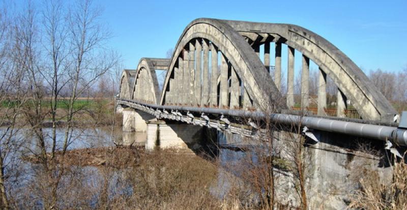 Riunione sul ponte di Gramignazzo