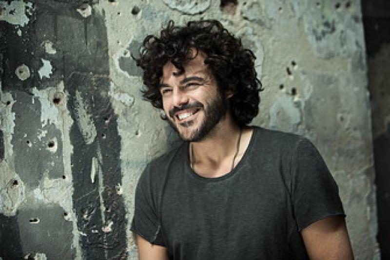 Francesco Renga canta il suo &laquo;Tempo Reale&raquo;