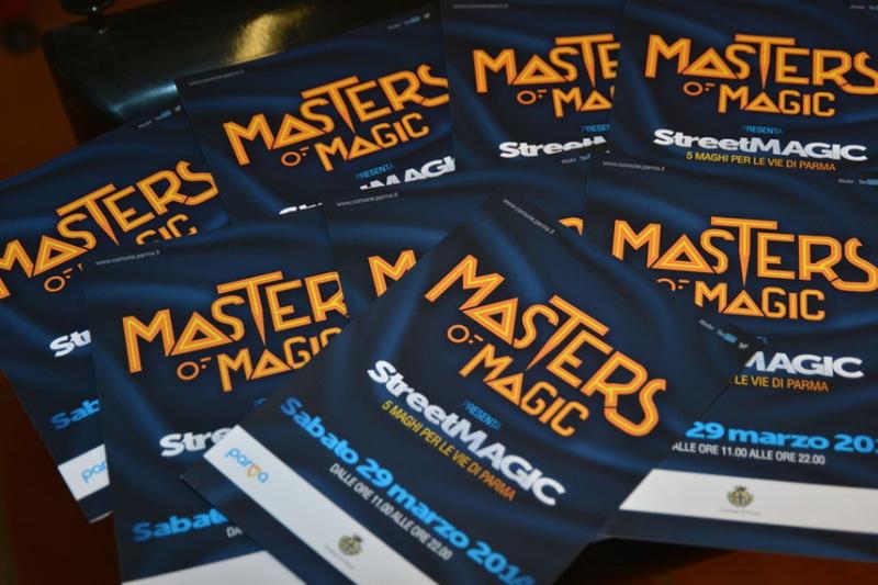 Maghi, clown e giocolieri per le strade del centro