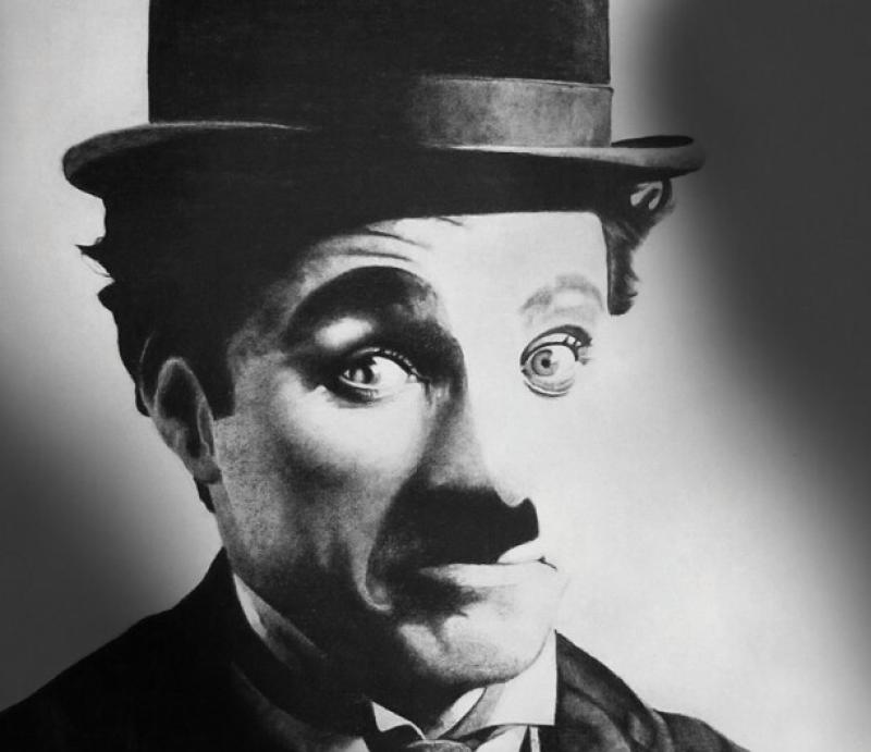 Charlot al pianoforte