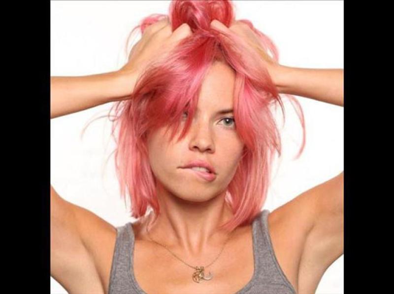 La folksinger Erin K con Appino