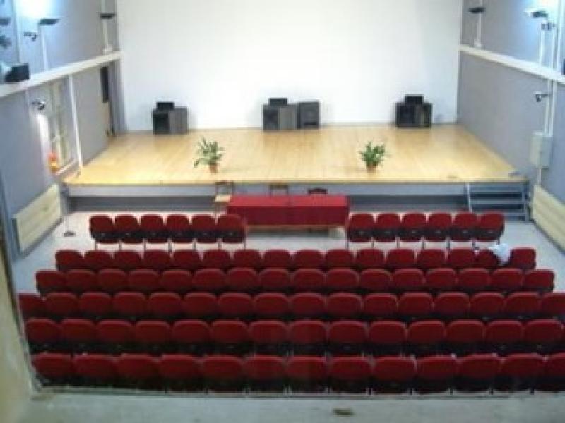 Invito a teatro: &laquo;Dolci cornetti&raquo; al Lux