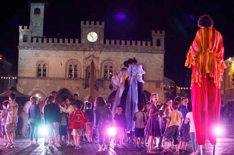 La citt&agrave; si accende con la "Revival night"