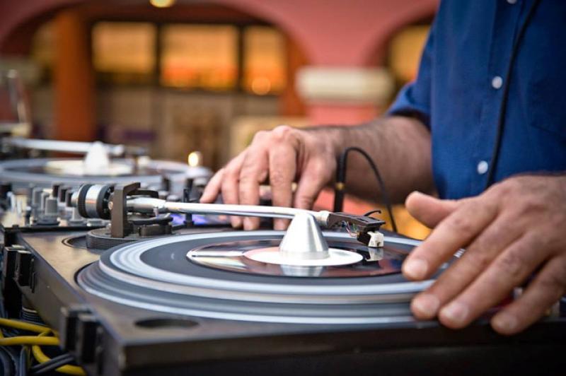 Il vinile la fa da padrone alla notte bianca