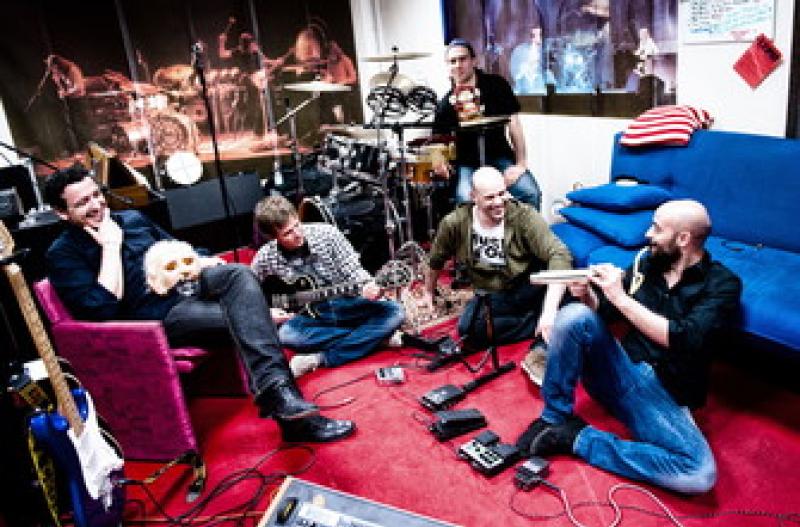 Tributo ai Genesis con i Van Wagner