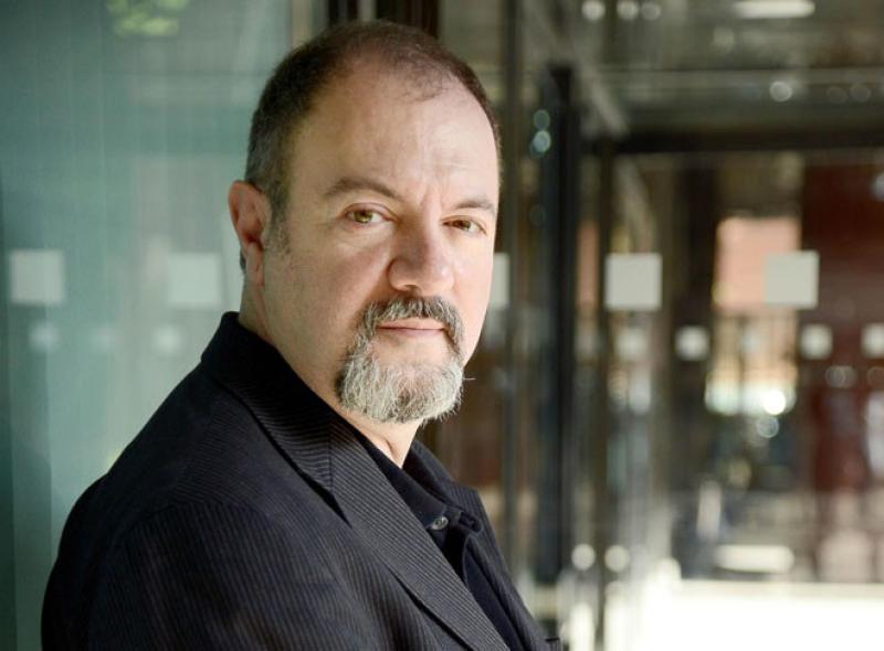 Carlo Lucarelli porta in tavola l'Italia post armistizio nell'ultima indagine di De Luca