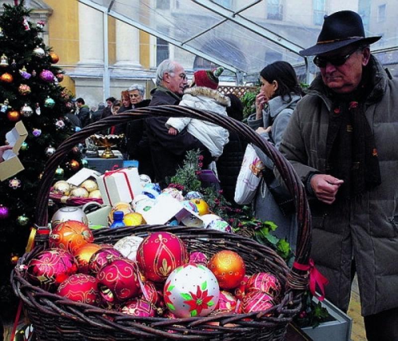 Domenica bancarella benefica della Cooperativa Arcobaleno