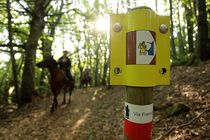 "Come Pellegrini e Forestieri": sulla Francugena con i frati di San Francesco del Prato