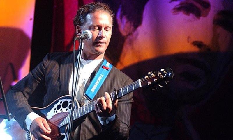 Musica dal vivo con Simone Valeo