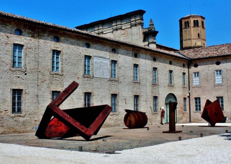 Le note di stile  del &laquo;Gala in nero&raquo; 