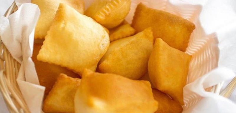 In via Zarotto bancarelle  e torta fritta