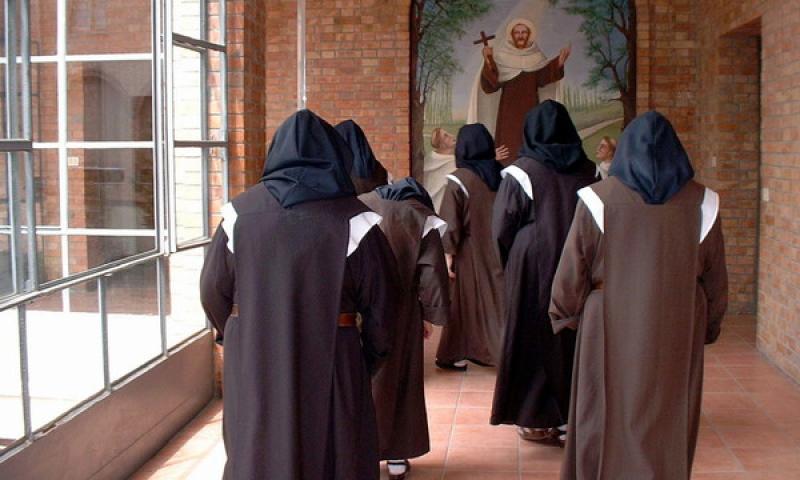 Benedizione dei bambini in via Montebello