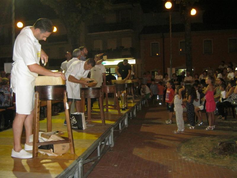 Il re dei formaggi tra musica e prodotti tipici