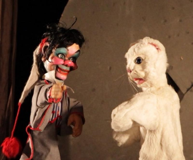 Spettacolo di burattini nel teatro comunale