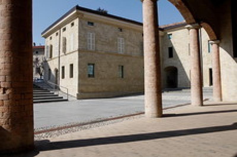 &laquo;Perfetti sconosciuti&raquo; nella Corte Agresti