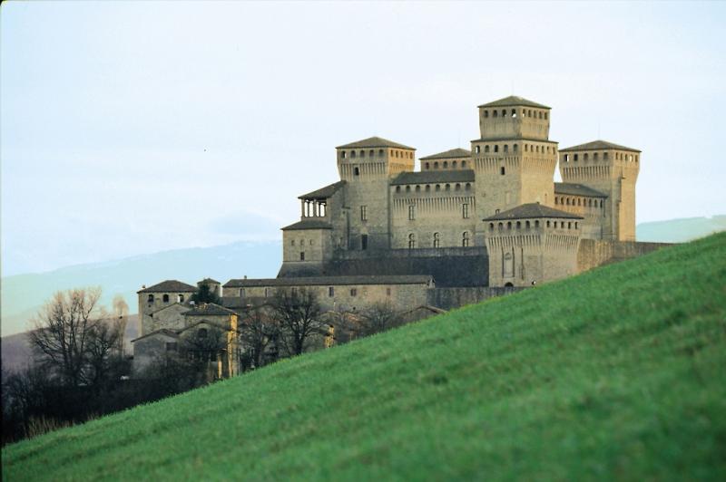 Torrechiara, castello chiuso? Ecco una visita guidata alternativa