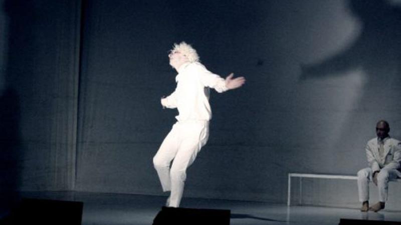 Teatro Europa:  sabato  in scena «Al presente»