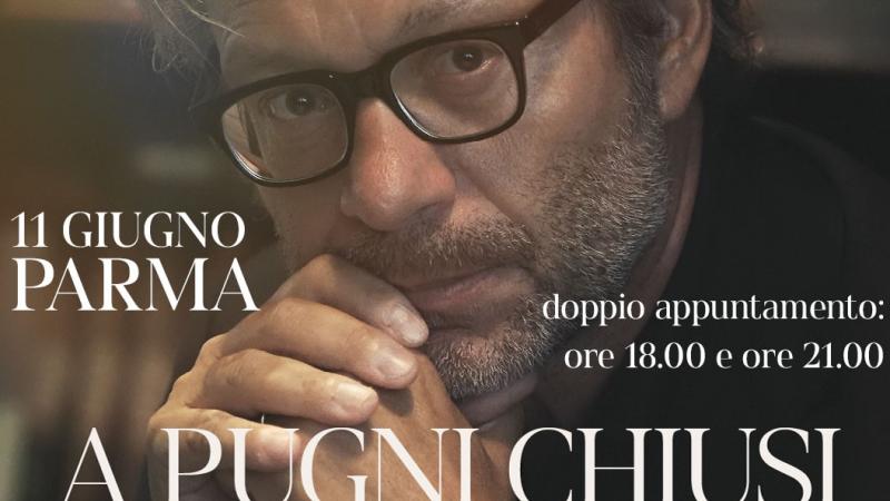 A pugni chiusi