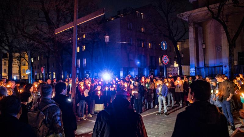 La via Crucis per le vie della città