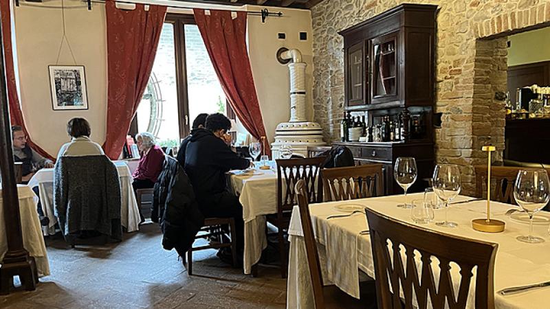 Mulino di Casa Sforza, menu di terra e mare in stile moderno, attento alla qualit&agrave;