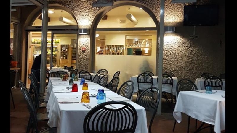 «San Martino»: la pizza, i dolci, la cantina  e buona cucina