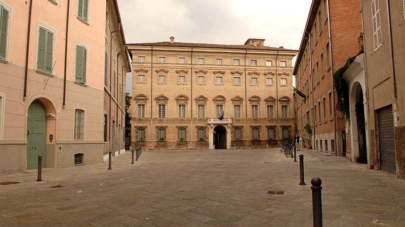 Contro la violenza: marcia silenziosa e poi la cena letteraria