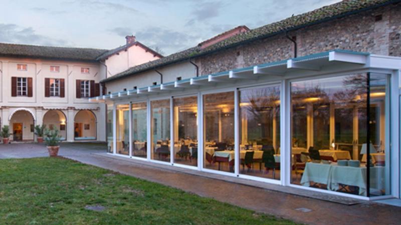 Sabato 22 giugno sfilata benefica di San Giovanni. Al Castellazzo Francesca Strozzi conduce una cena sotto le stelle tra musica e moda