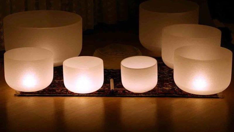 Meditazione sonora con campane di cristallo