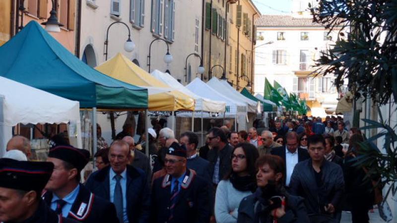 Castagne, musica e tante bancarelle: l'agenda 
