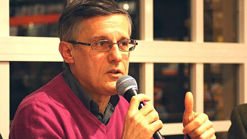 Valerio Varesi e il suo commissario in biblioteca
