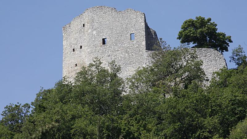 Ferragosto a Canossa: parcheggio aperto e teatro medievale con la Centoducati